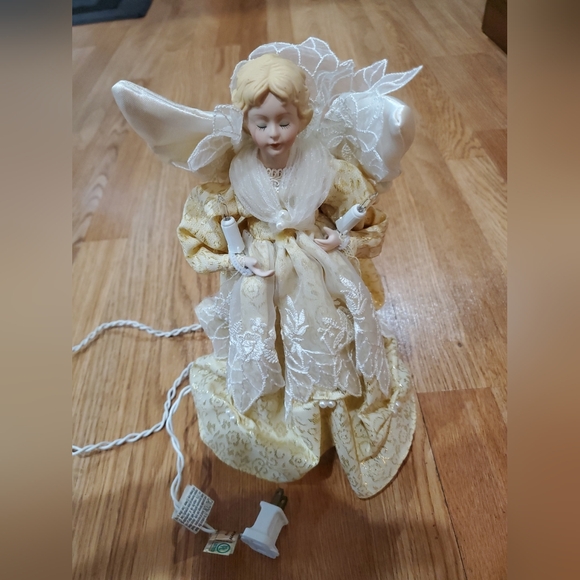 Vintage Angel Lighted Christmas Tree Topper Porcelain Head *Needs New Bulbs - Picture 2 of 7